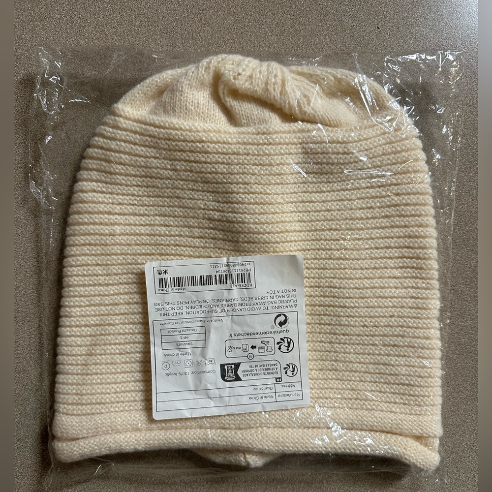 Winter Beanie - NIP - Picture 1 of 4